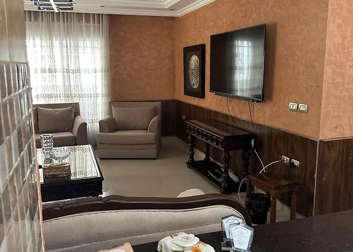 Luxurious 5 Bedroom Furnished Villa Superb Locationفيلا فخمه